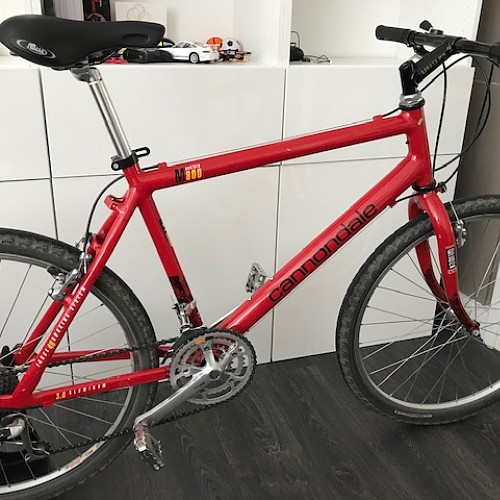 M800 Beast of the East (red)